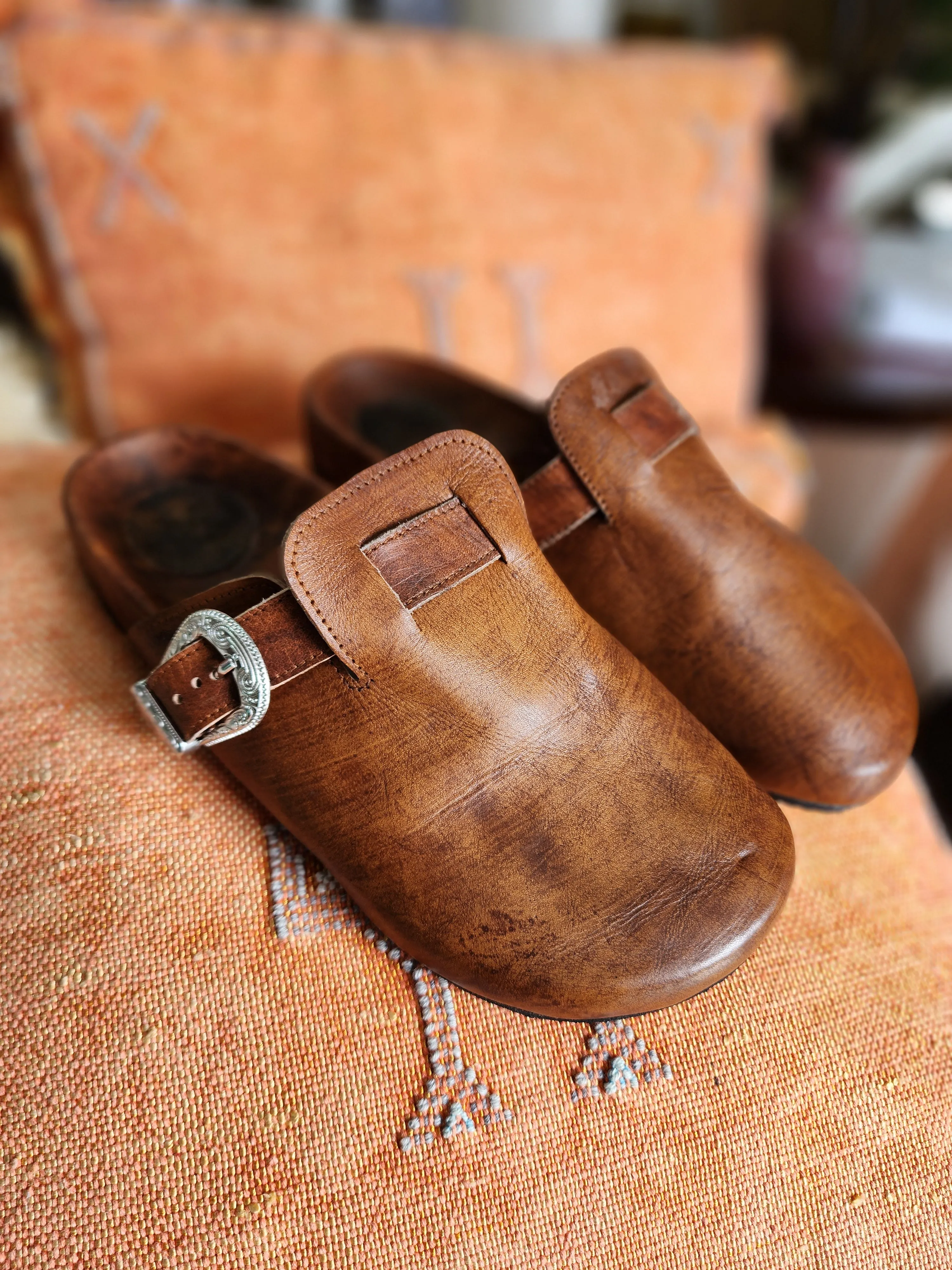 Amazonian leather slides- tan