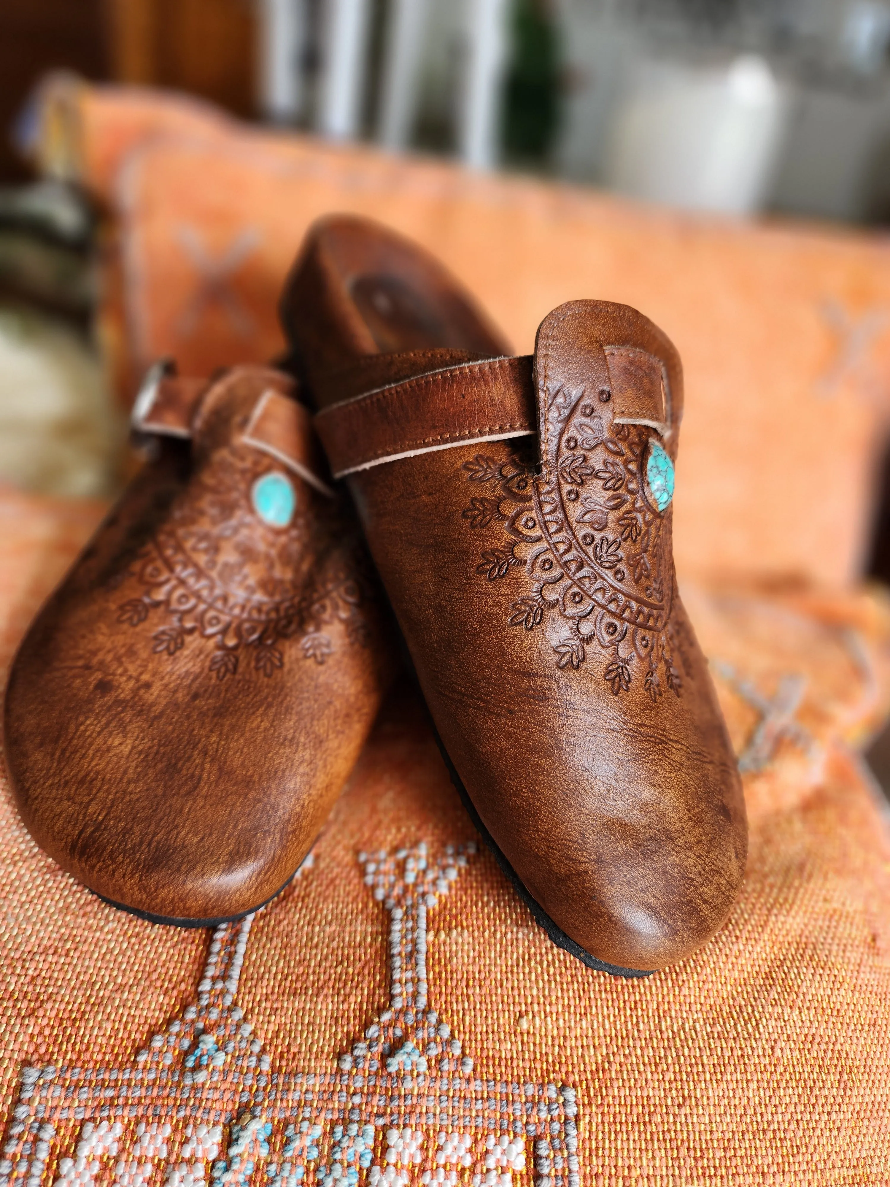 Amazonian leather slides- with stone