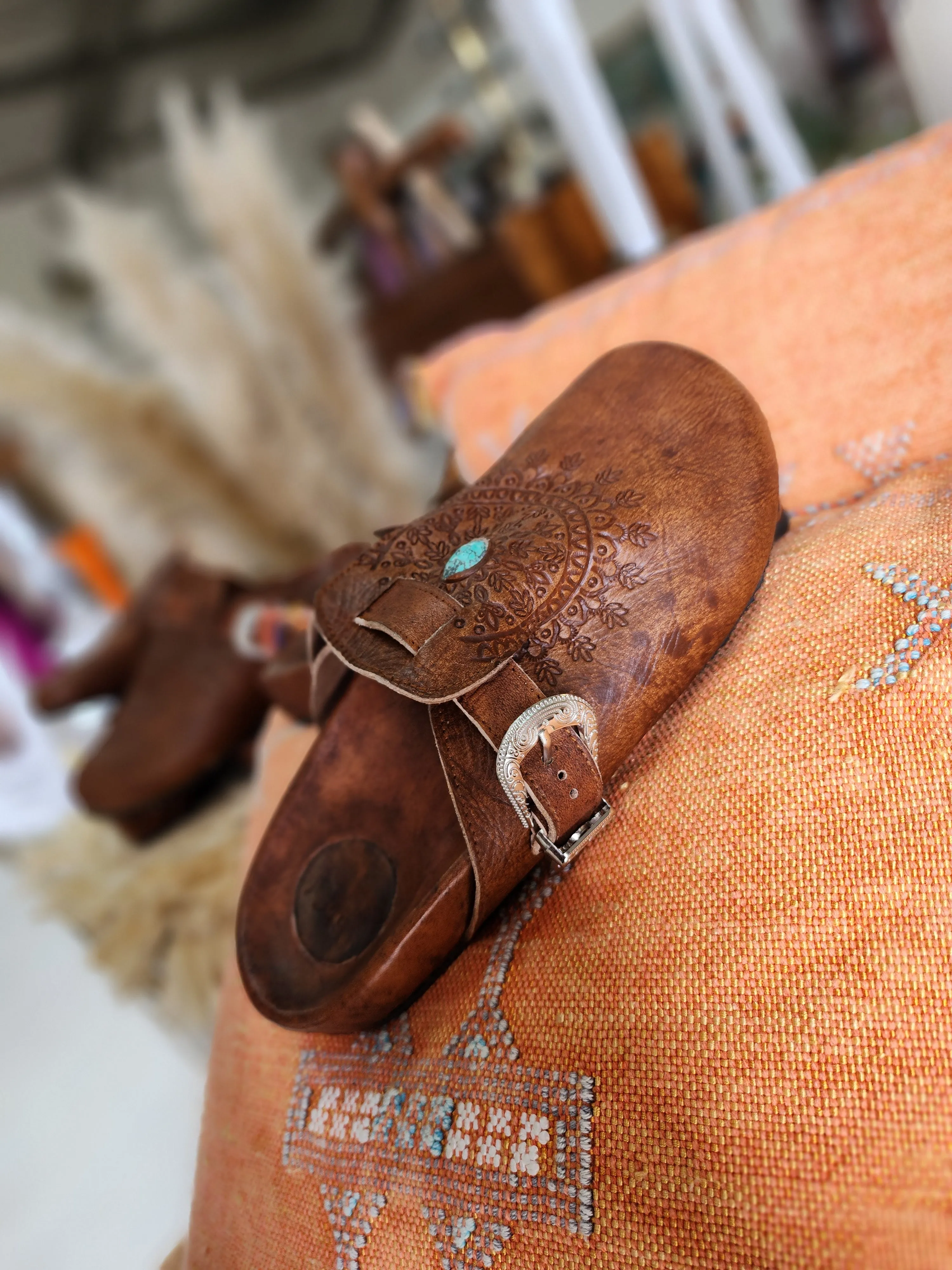 Amazonian leather slides- with stone