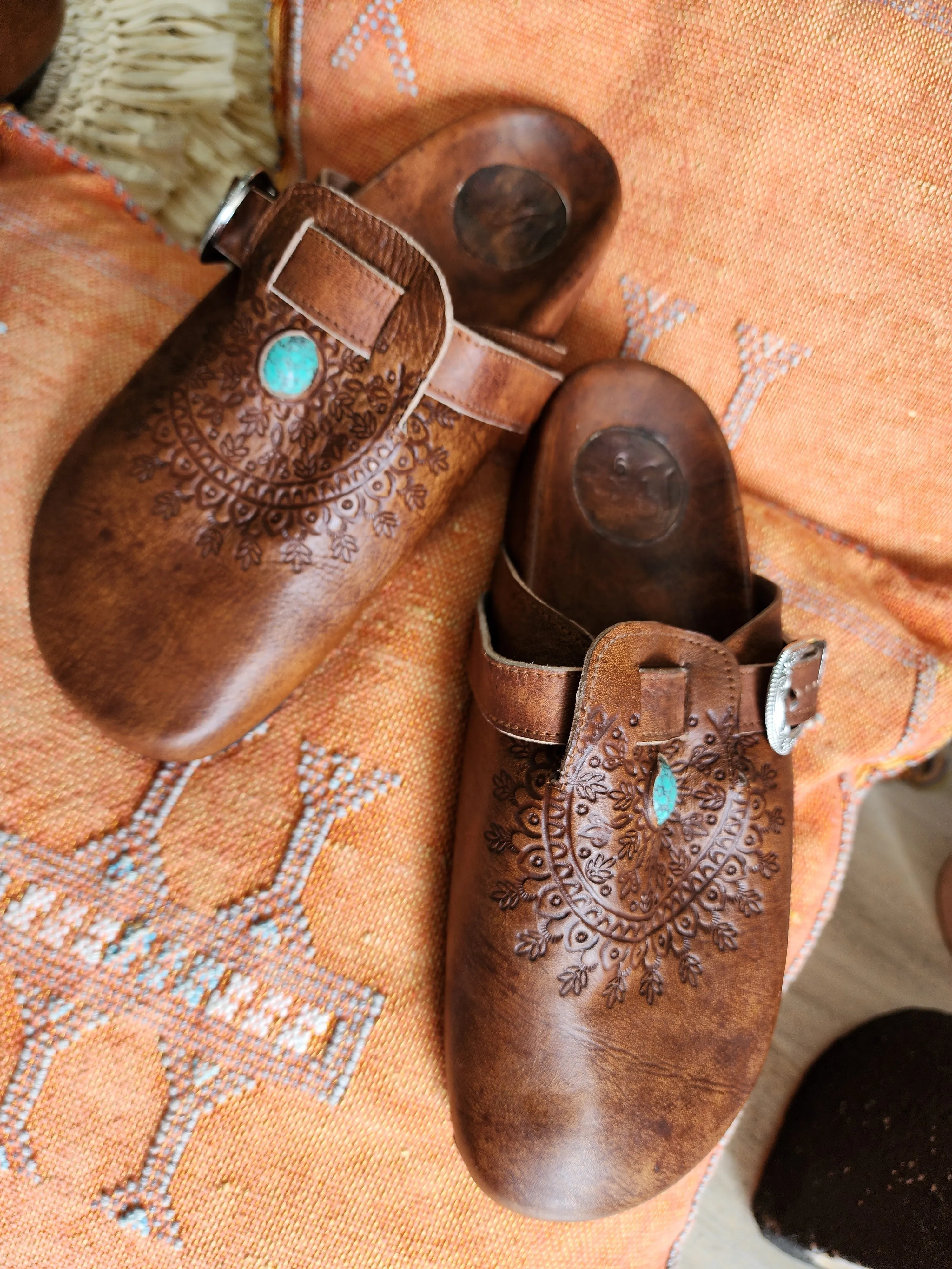Amazonian leather slides- with stone