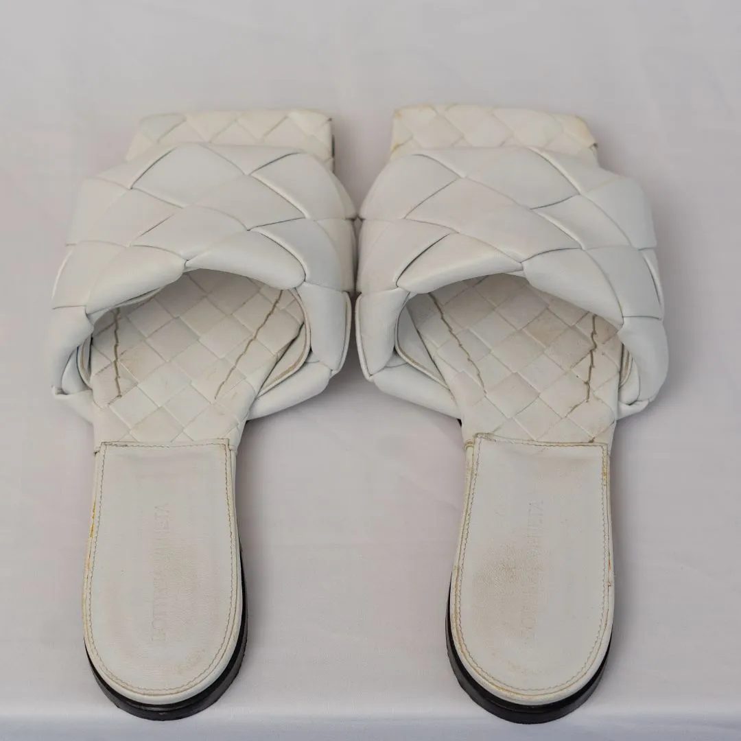 Bottega Veneta White Intrecciato Leather Lido Flat Slides, 39.5