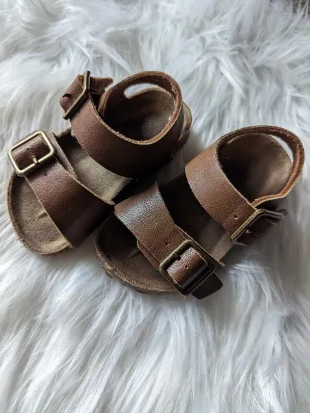 Children's Place Buckle Sandals Size 6, Shoes 6 (Walkers:12-24 mth)