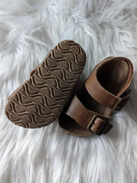 Children's Place Buckle Sandals Size 6, Shoes 6 (Walkers:12-24 mth)