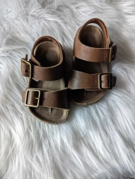 Children's Place Buckle Sandals Size 6, Shoes 6 (Walkers:12-24 mth)