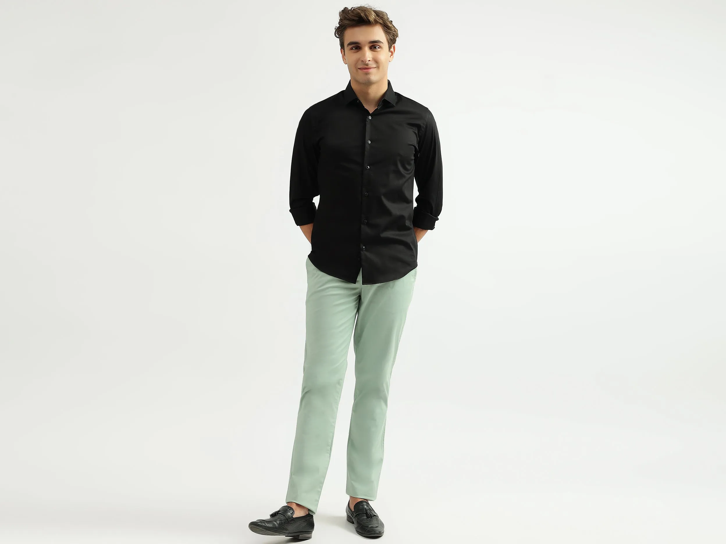 Men Solid Cutaway Collar Shirt