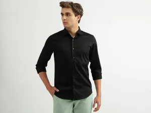 Men Solid Cutaway Collar Shirt