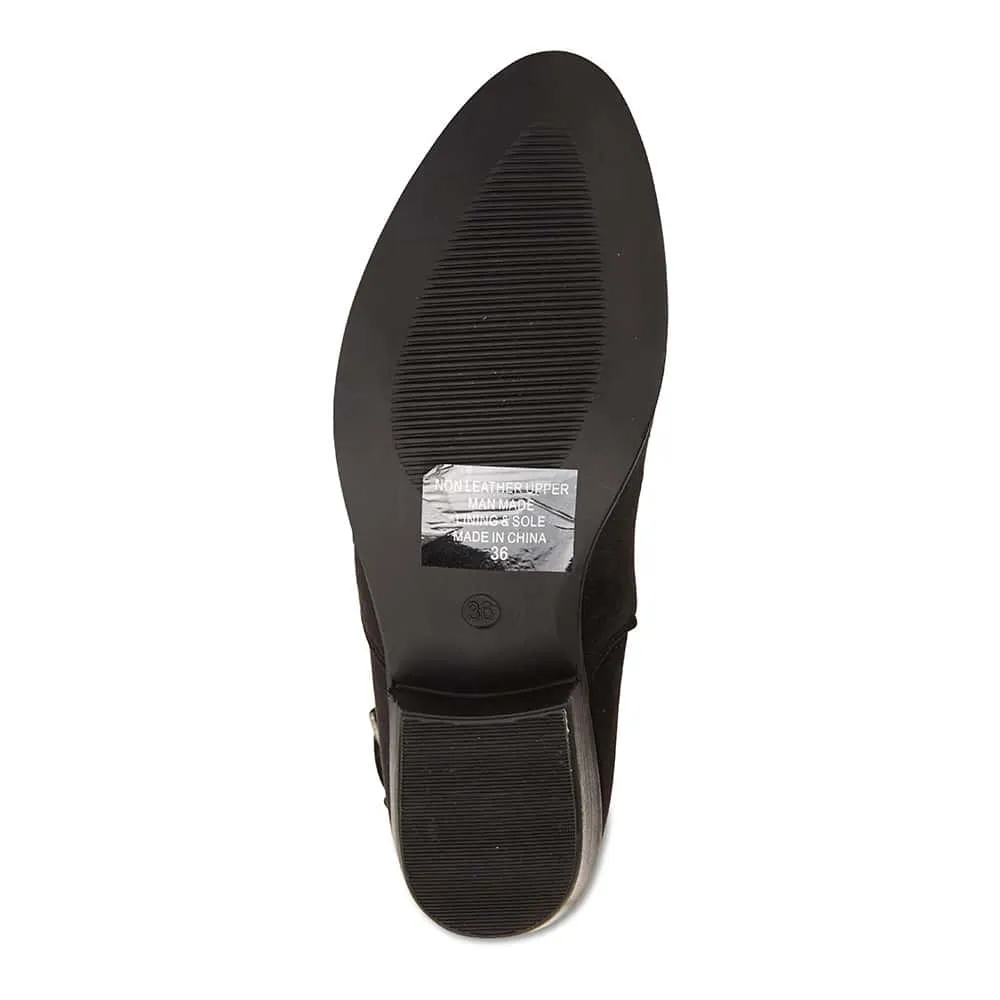 Stable Boot in Black Smooth