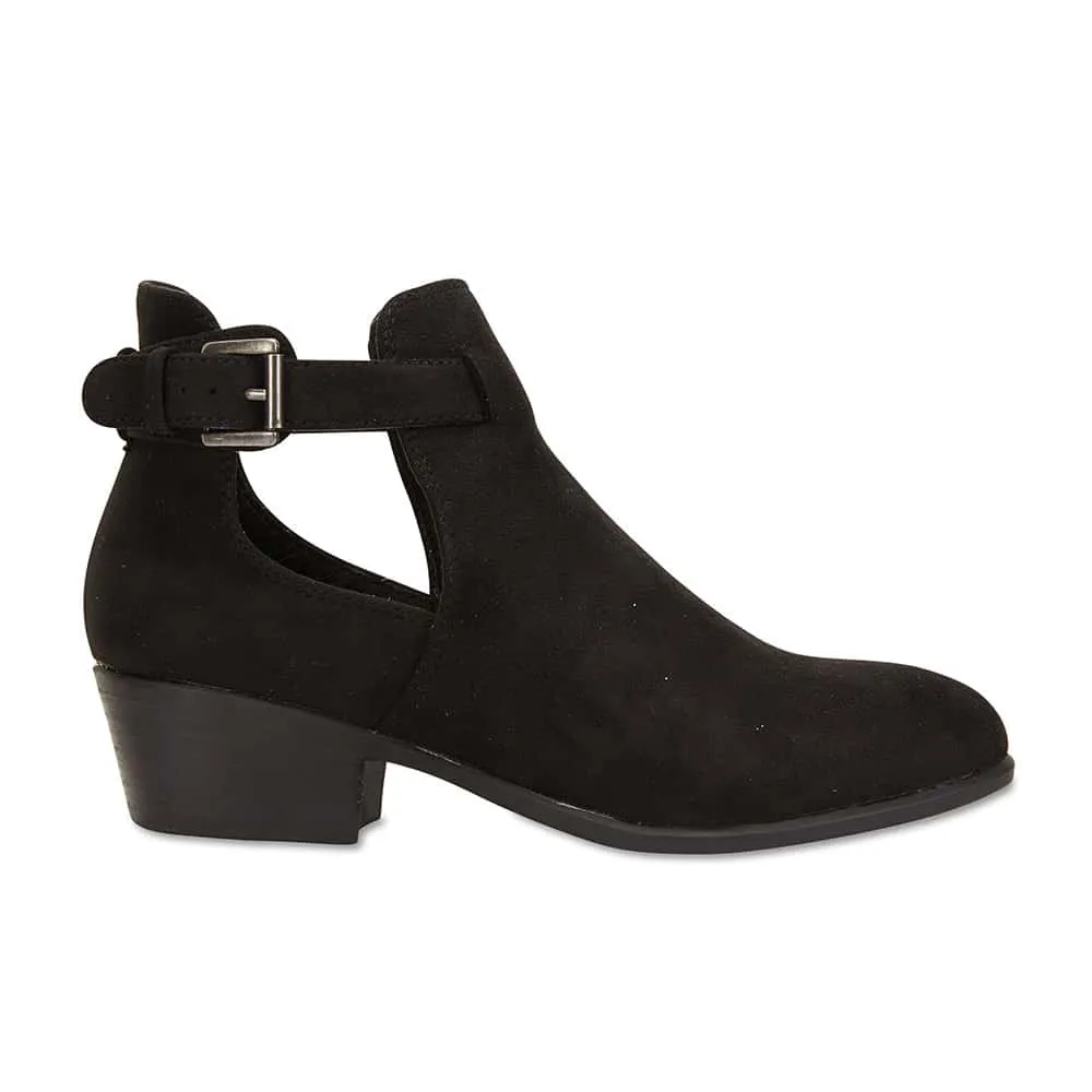 Stable Boot in Black Smooth