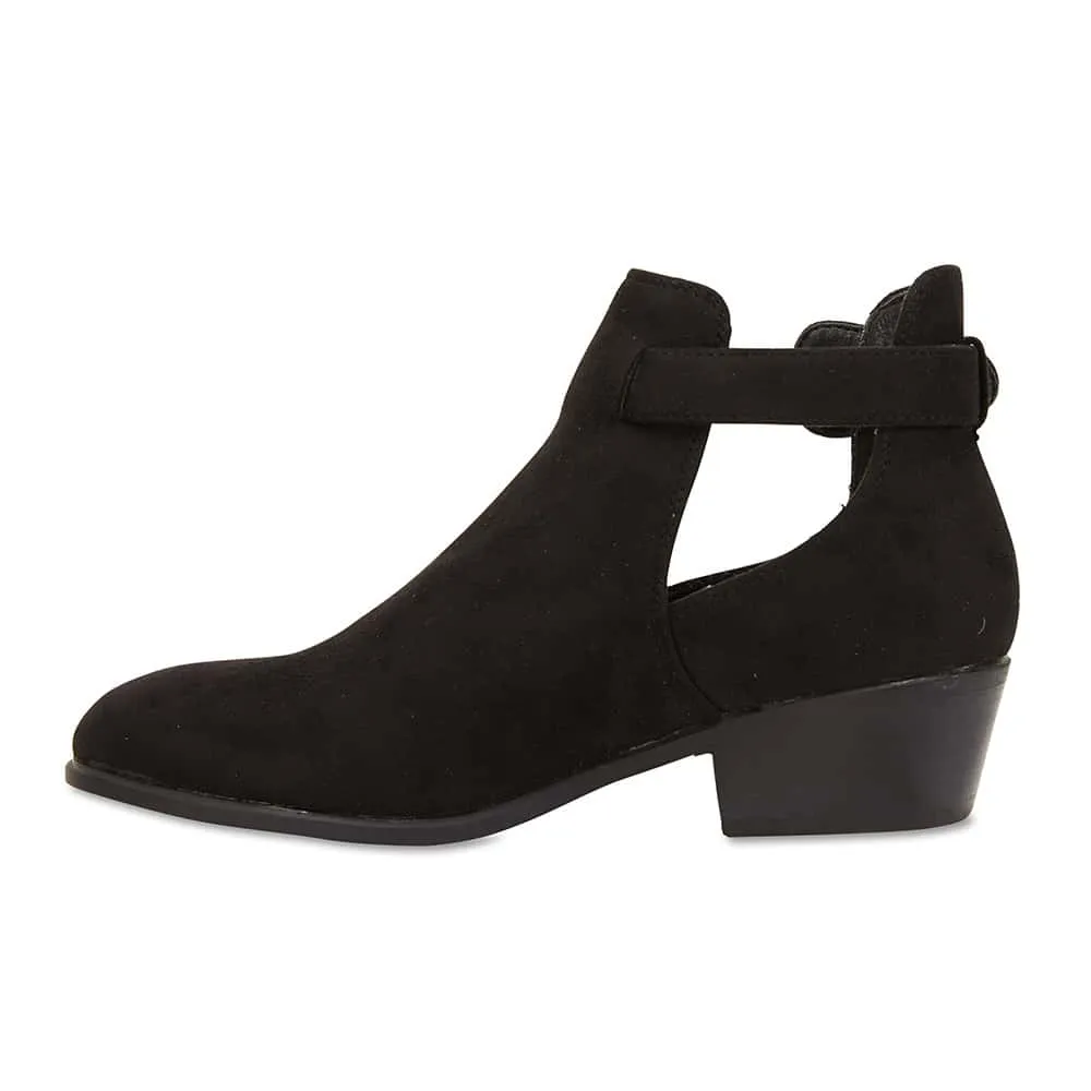 Stable Boot in Black Smooth