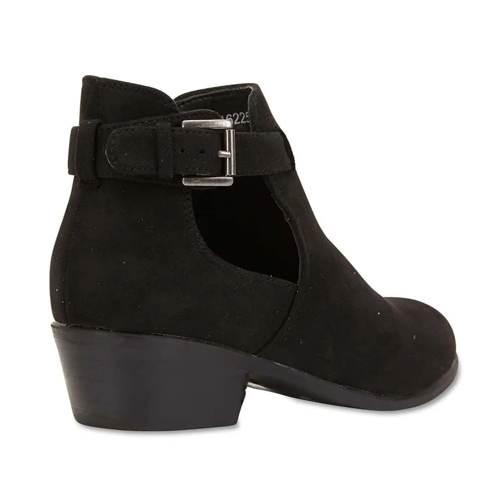 Stable Boot in Black Smooth