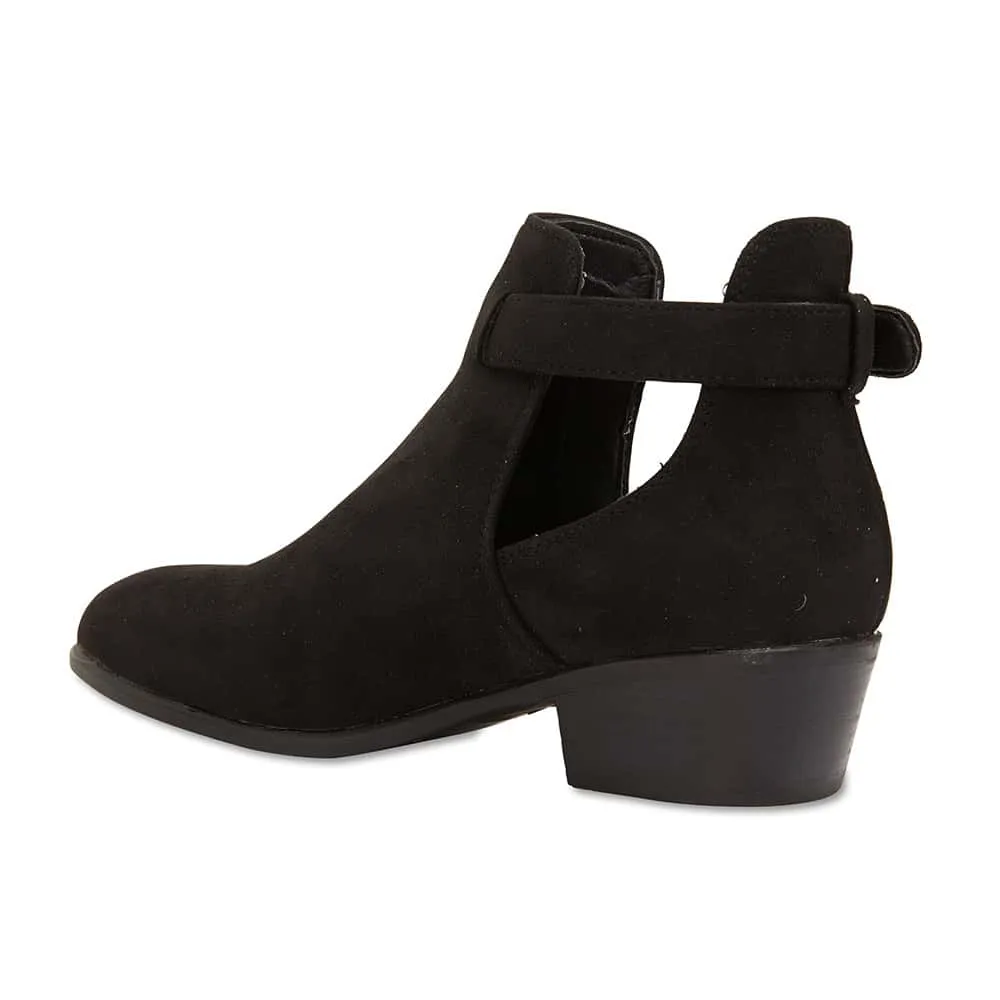 Stable Boot in Black Smooth